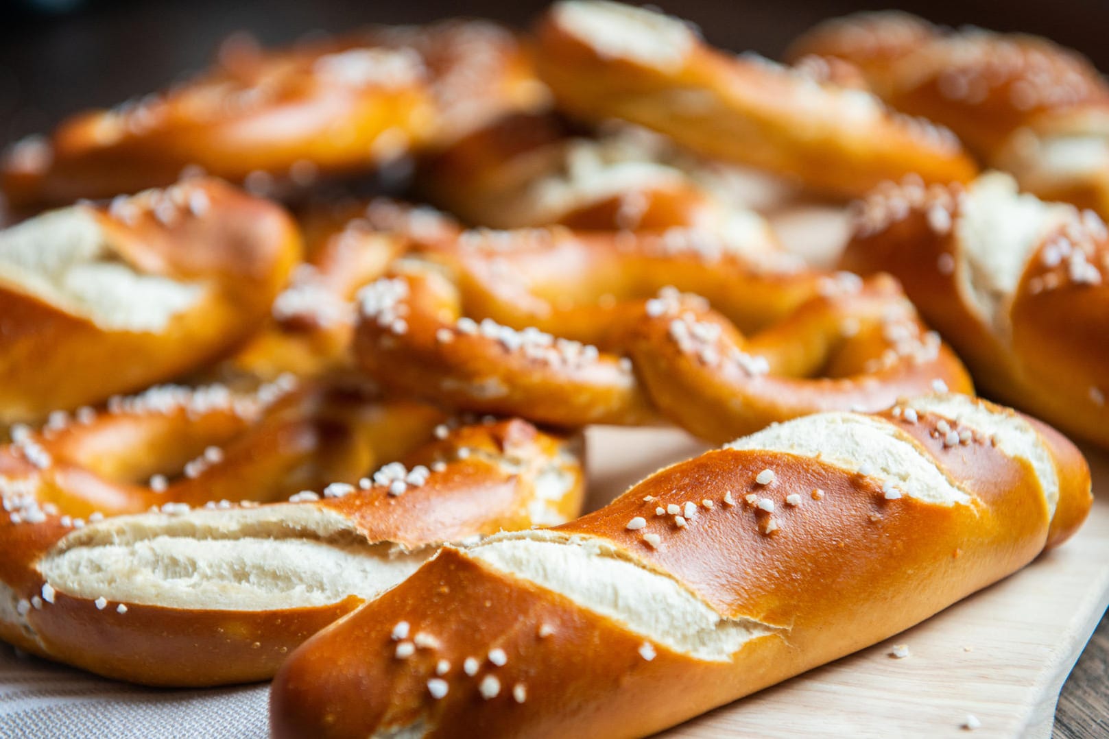 Laugengebäck: Beim Backen ist Vorsicht geboten.