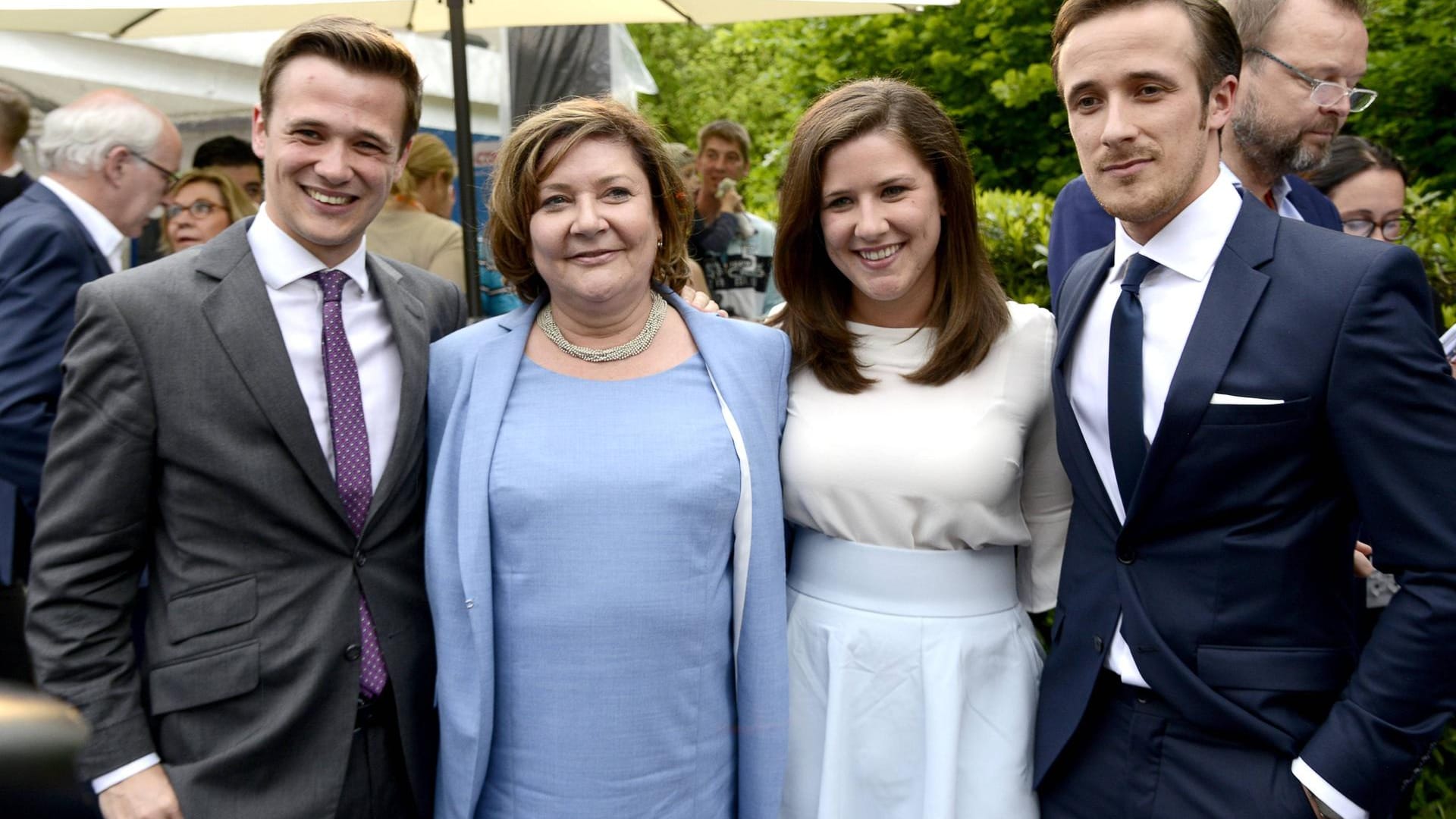Julius Laschet, Susanne Laschet, Eva Laschet und Johannes Laschet: Familie Laschet auf einer Wahlparty des CDU Landesverbandes Nordrhein-Westfalen nach dem Sieg bei der Landtagswahl.