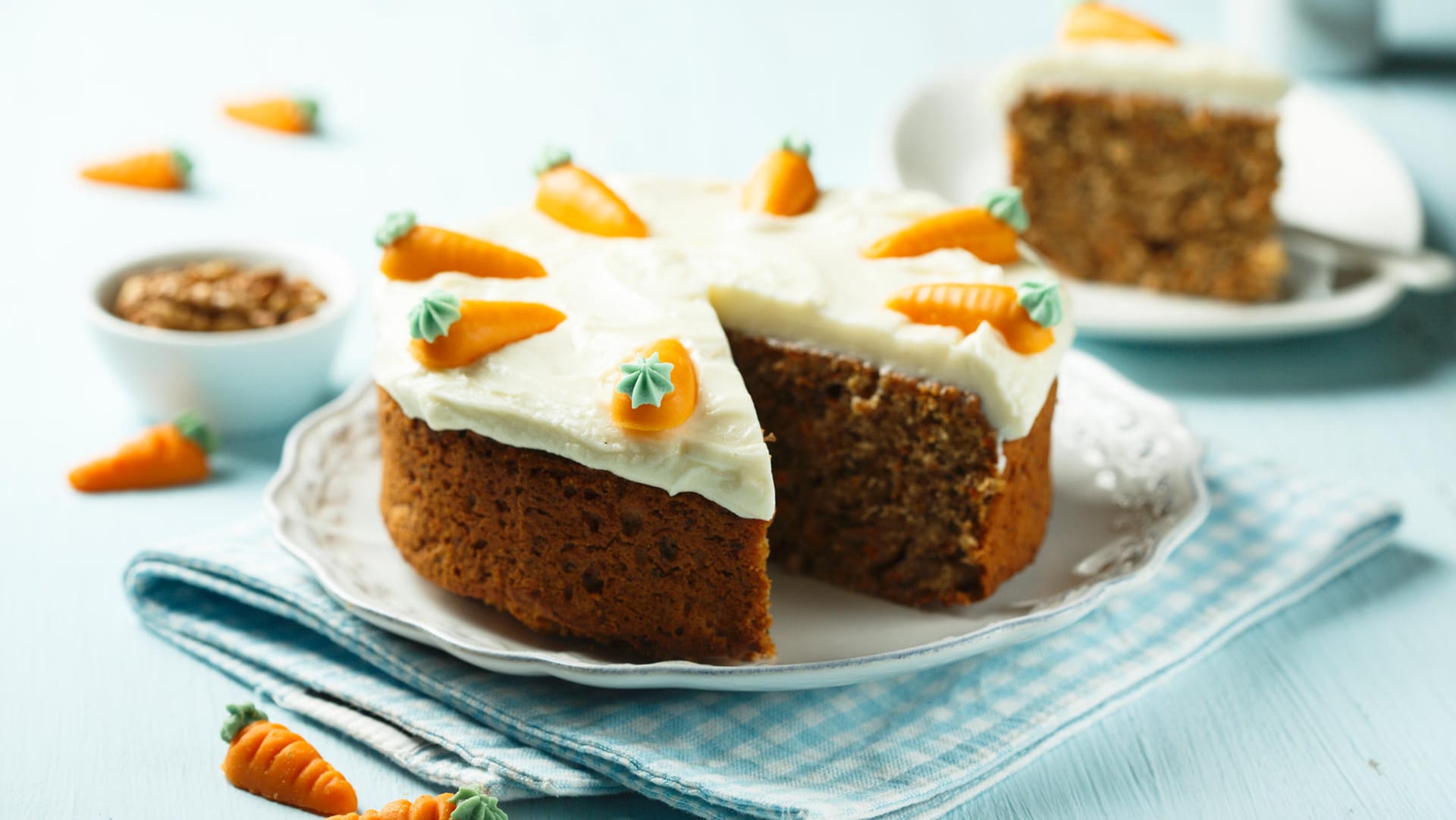 Carrot Cake: Eine Frischkäse-Creme macht den Möhrenkuchen noch saftiger.