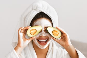 Avocado-Gesichtsmaske: Sie lässt sich mit nur wenigen Zutaten selbst zusammenrühren.