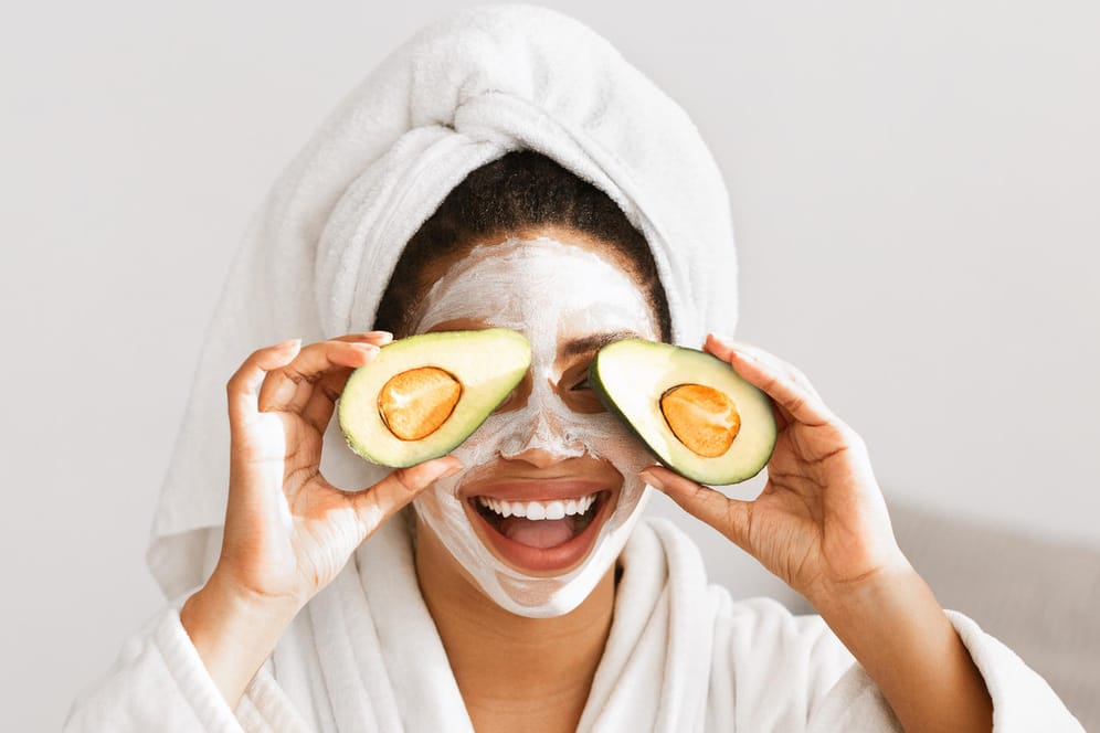 Avocado-Gesichtsmaske: Sie lässt sich mit nur wenigen Zutaten selbst zusammenrühren.