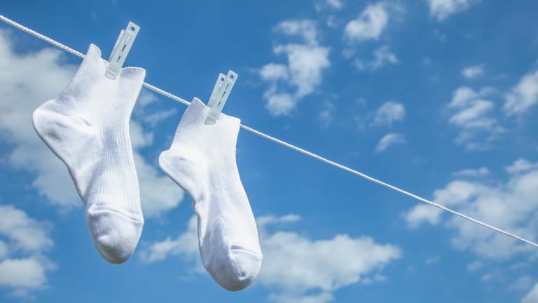 Socken richtig waschen: Auf diese Pflegehinweise müssen Sie achten