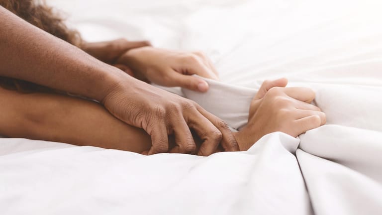 Liebesleben: Für mehr Abwechslung im Bett kann ein Blick ins Kamasutra hilfreich sein