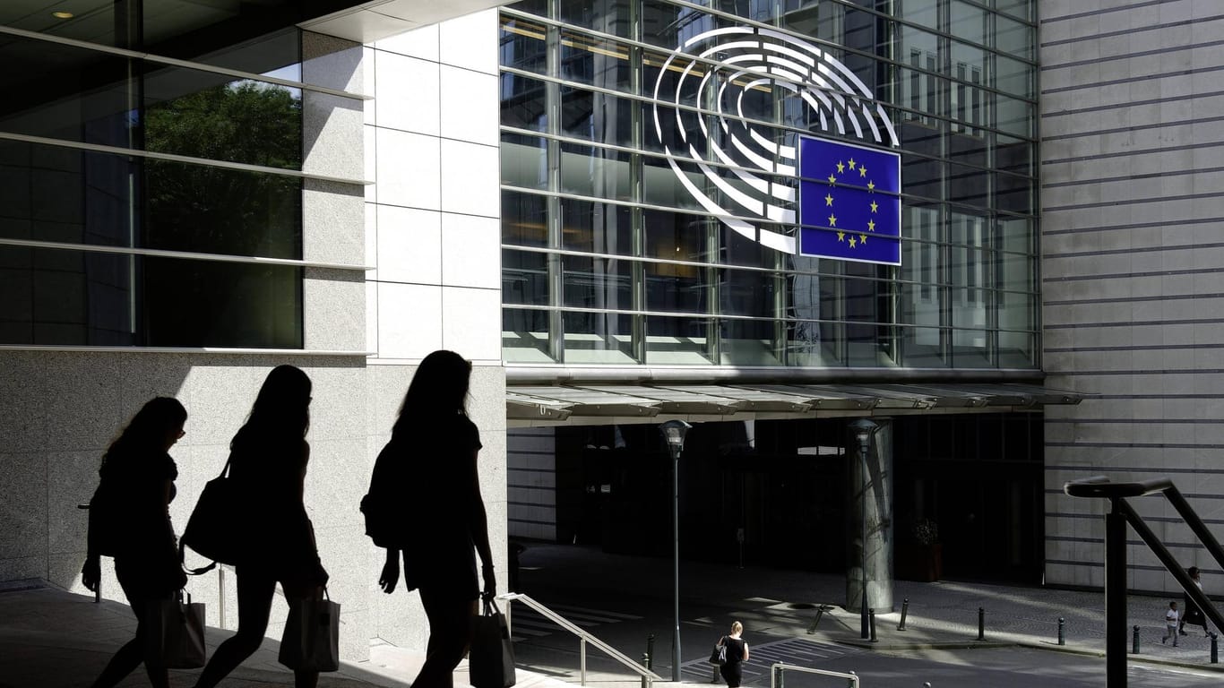 Das Europäische Parlament in Brüssel: Regelmäßig ziehen die Abgeordneten zwischen der belgischen Stadt und dem Hauptsitz in Frankreich um.