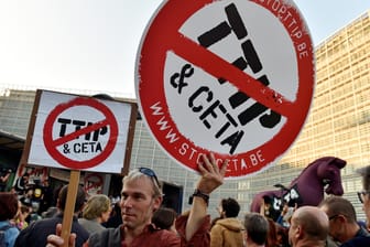 Brüssel im September 2016: Tausende demonstrieren gegen die Handelsabkommen der EU mit den USA und Kanada.