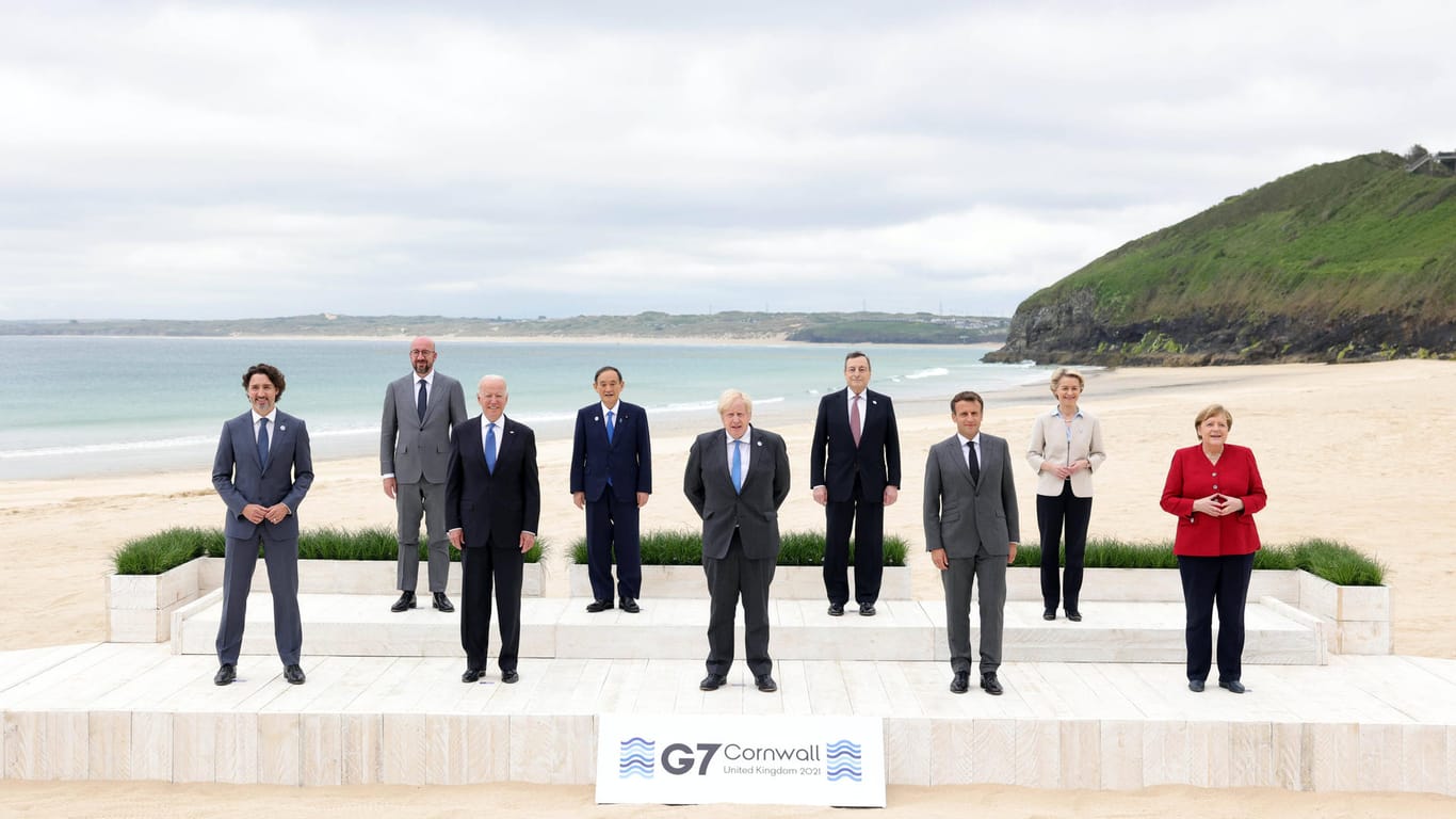 G7-Treffen im britischen Cornwall: Neben den sieben Regierungschefs sind auch zwei Vertreter der Europäischen Union zu sehen.