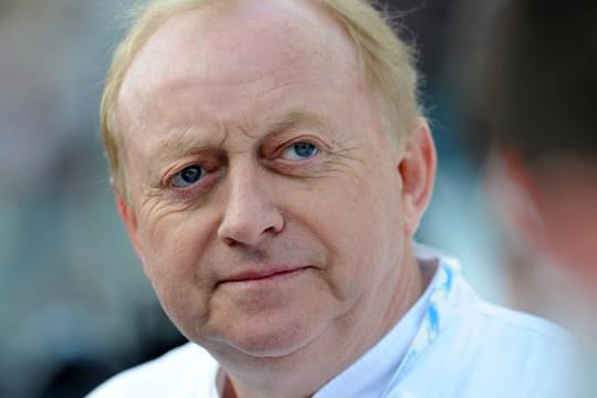 Alfons Schuhbeck: Der Fernsehkoch hat im Juli 2021 für seine Restaurants Insolvenz angemeldet und dafür ausgebliebene staatliche Corona-Hilfen verantwortlich gemacht. Später musste er auch für den Gewürzhandel Insolvenz anmelden. Zurzeit laufen Gespräche mit Investoren. Alfons Schuhbeck: Der Fernsehkoch hat im Juli 2021 für seine Restaurants Insolvenz angemeldet und dafür ausgebliebene staatliche Corona-Hilfen verantwortlich gemacht. Später musste er auch für den Gewürzhandel Insolvenz anmelden. Zurzeit laufen Gespräche mit Investoren.