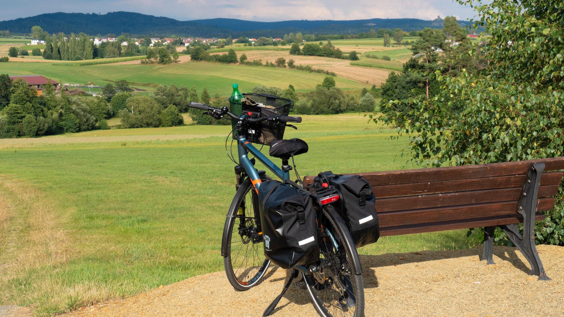 Radeln in der Oberpfalz: Die Radfahrer werden hier mit einer idyllischen Aussicht für das Strampeln belohnt.