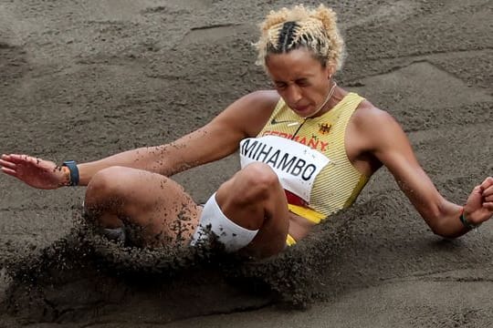 Weitspringerin Malaika Mihambo ist locker ins Finale eingezogen.