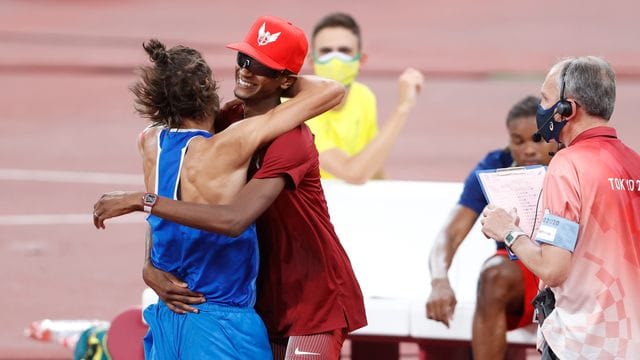 Der Italiener Gianmarco Tamberi (l) und Essa Mutaz Barshim aus Katar gewannen beide Hochsprung-Gold.