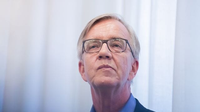 Dietmar Bartsch ist Vorsitzender der Linksfraktion im Deutschen Bundestag. Dietmar Bartsch ist Vorsitzender der Linksfraktion im Deutschen Bundestag.