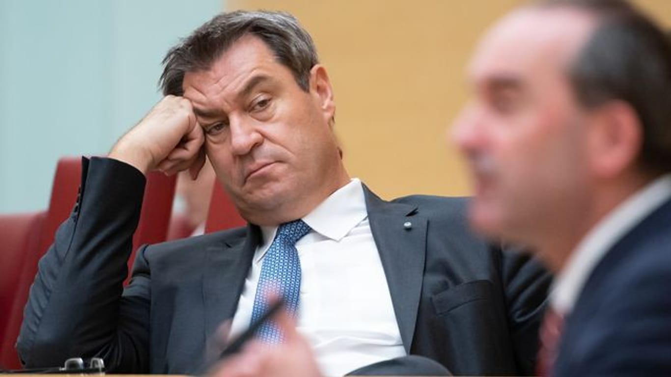 Ministerpräsident Markus Söder und Bayerns Wirtschaftsminister Hubert Aiwanger im September 2020 im Landtag in München.