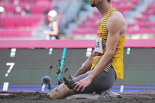 Fabian Heinle hatte sich vor dem Weitsprung-Finale eine Muskelverletzung zugezogen.