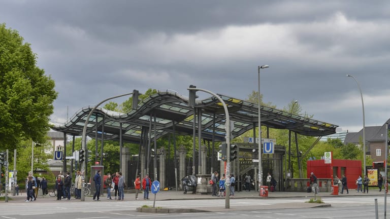 Der heutige U-Bahnhof St. Pauli: 1999 wurde der Bahnhof barrierefrei umgebaut.