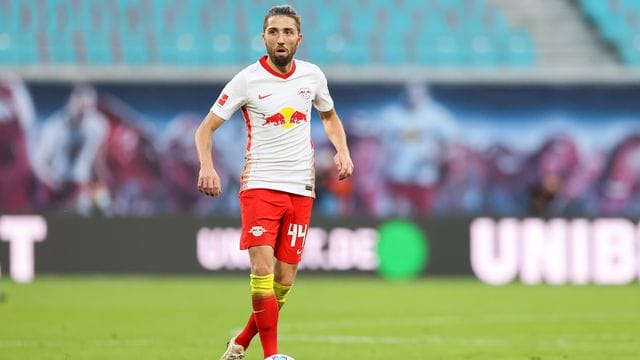 Leipzigs Routinier Kevin Kampl am Ball.