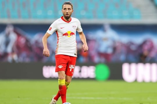 Leipzigs Routinier Kevin Kampl am Ball.