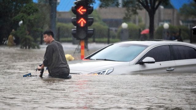 Überflutete Straße in Zhengzhou. Überflutete Straße in Zhengzhou.