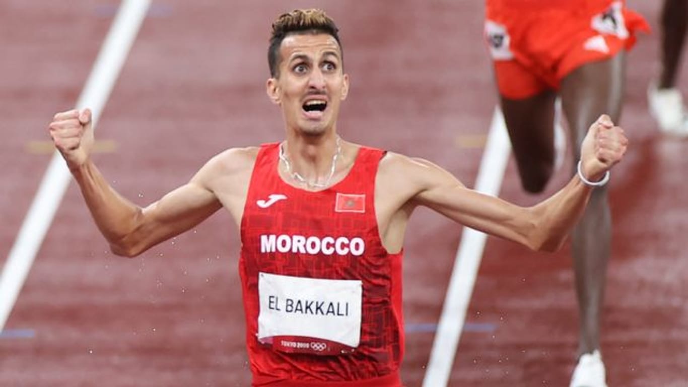 Der Marokkaner Soufiane El Bakkali jubelt im Ziel.