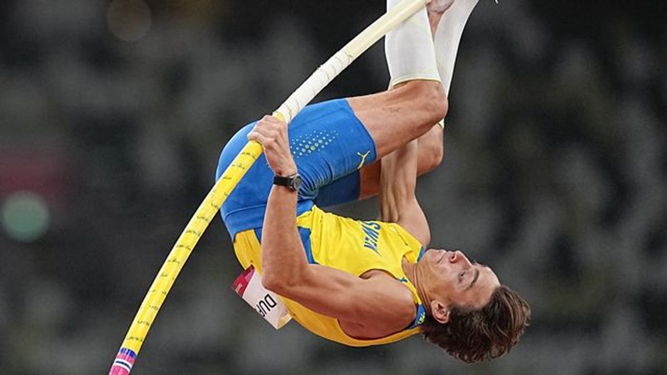 Armand Duplantis holte sich mit einem Sprung über 6,02 Meter Gold.