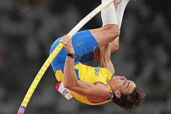 Armand Duplantis holte sich mit einem Sprung über 6,02 Meter Gold.