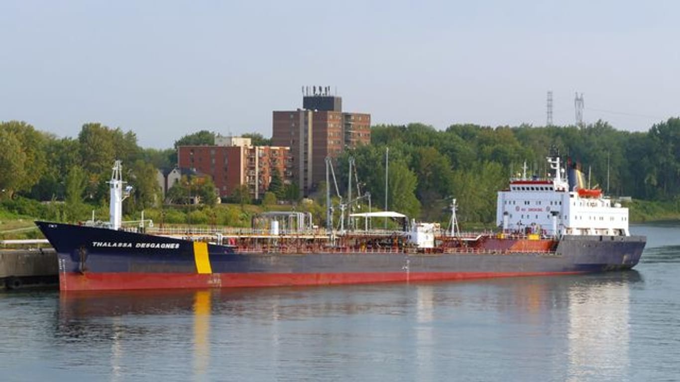 Die damalige "Thalassa Desgagnes" und heutige "Asphalt Princess" liegt im Hafen von Montreal (Archivbild).