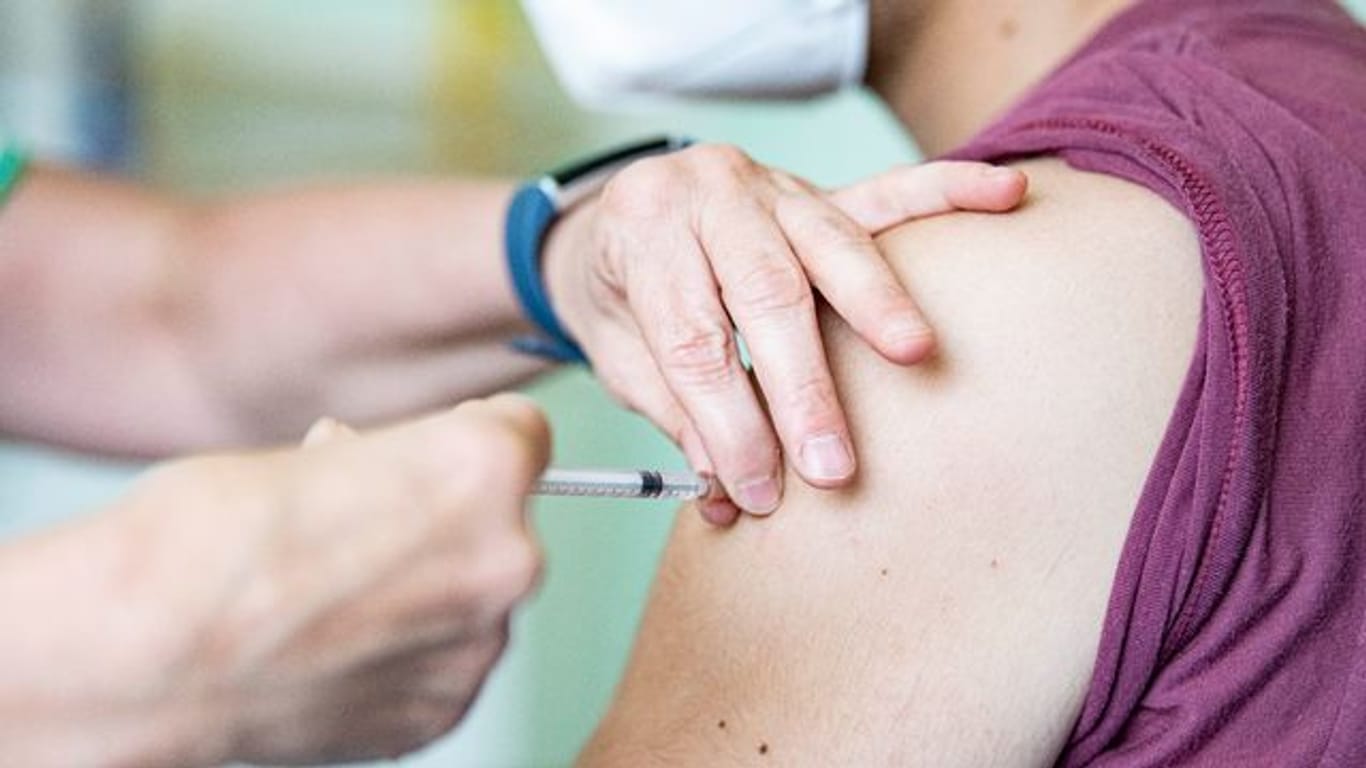 Die Europäische Arzneimittelbehörde hat die Impfstoffe von Biontech und Moderna ab 12 Jahren zugelassen.
