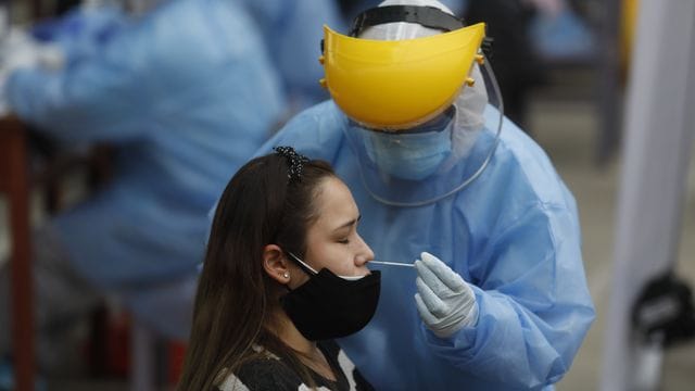 Test auf das Coronavirus in Peru.