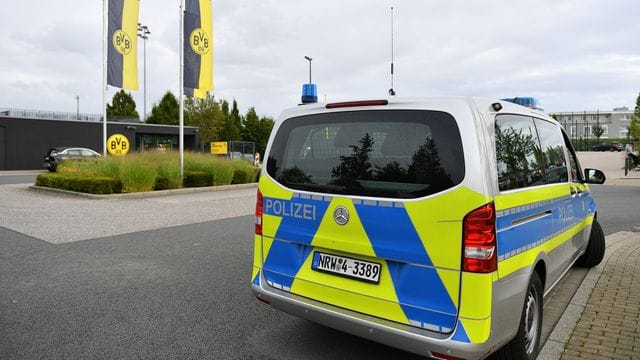 Der Trainingsbetrieb bei Borussia Dortmund kann unter verschärften Auflagen weitergehen.