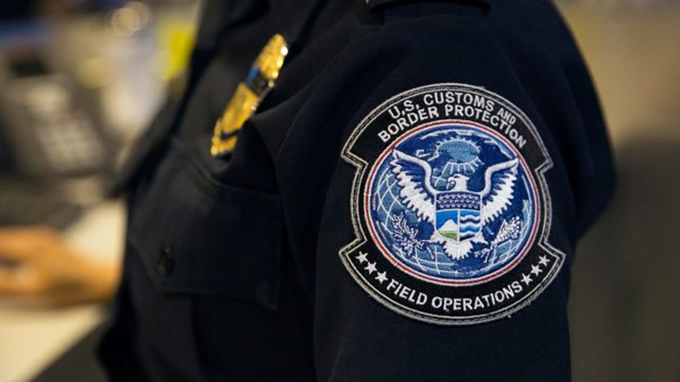 Ärmelabzeichen eines Beamten der Zoll- und Grenzschutzbehörde der USA.