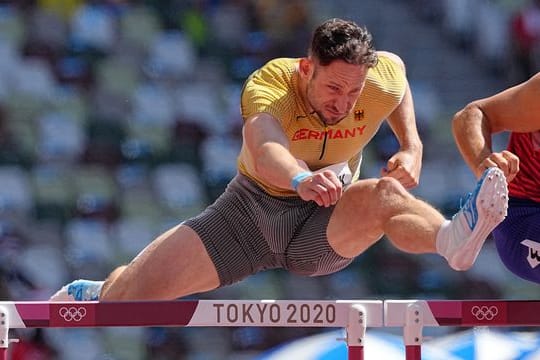 Kai Kazmirek beim Hürdensprint.