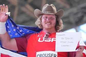 US-Kugelstoßer Ryan Crouser hatte nach dem Olympiasieg auch eine Nachricht an seinen Großvater.