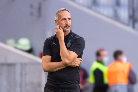 Macht nach Ansicht des Gladbacher Sportdirektors einen guten Job: Trainer Adi Hütter.