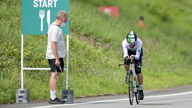 Wurde wegen seiner rassistischen Äußerungen während des olympischen Zeitfahrens suspendiert: BDR-Sportdirektor Patrick Moster (l).