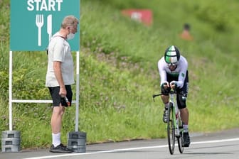 Wurde wegen seiner rassistischen Äußerungen während des olympischen Zeitfahrens suspendiert: BDR-Sportdirektor Patrick Moster (l).