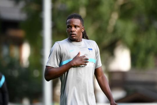 Dedryck Boyata führt die Hertha auch in der kommenden Saison als Kapitän auf den Platz.