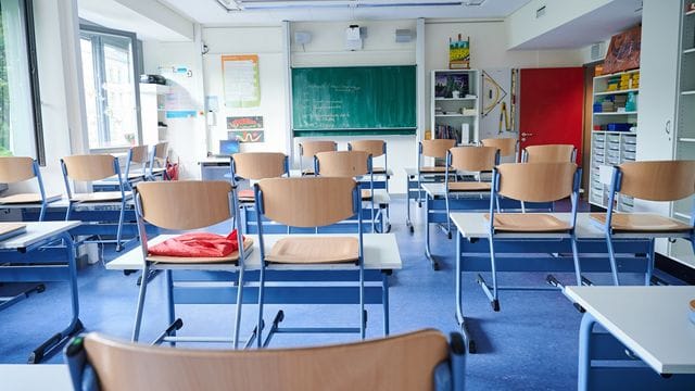 "Die Voraussetzungen für den Präsenzunterricht sind gut und gänzlich andere als vor einem Jahr", sagt die KMK-Präsidentin, Brandenburgs Bildungsministerin Britta Ernst. "Die Voraussetzungen für den Präsenzunterricht sind gut und gänzlich andere als vor einem Jahr", sagt die KMK-Präsidentin, Brandenburgs Bildungsministerin Britta Ernst.