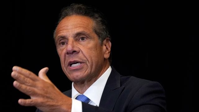 Andrew Cuomo hat einer Untersuchung zufolge während seiner Amtszeit mehrere Frauen sexuell belästigt. Andrew Cuomo hat einer Untersuchung zufolge während seiner Amtszeit mehrere Frauen sexuell belästigt.