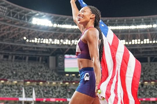 Die US-Amerikanerin Allyson Felix freut sich über ihr siebtes olympisches Gold.