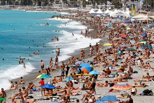 Der Stand von Nizza an der berühmten Promenade des Anglais.