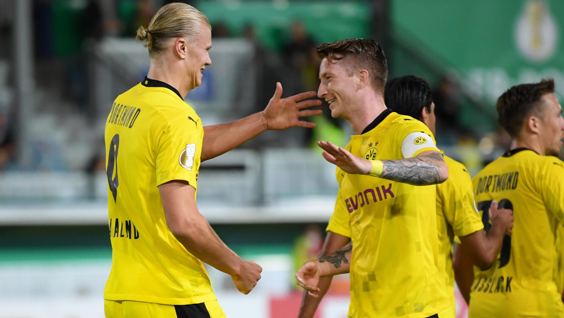 Matchwinner: Haaland (l.) jubelt mit Teamkollege Reus.