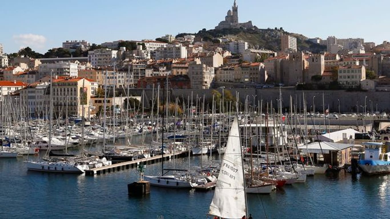 Blick auf den alten Hafen Marseilles, auch bekannt als Vieux-Port.