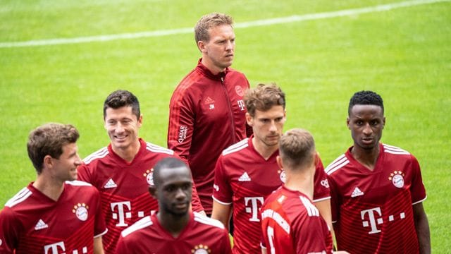 Trainer Julian Nagelsmann (h) blieb beim FC Bayern München in der Vorbereitung ohne Sieg. Trainer Julian Nagelsmann (h) blieb beim FC Bayern München in der Vorbereitung ohne Sieg.