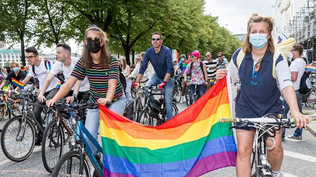 Der diesjährige CSD - einmal mehr auf dem Fahrrad - stand unter dem Motto: "Keep on fighting.