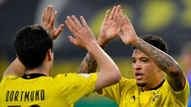 Dortmunds Giovanni Reyna (l) jubelt nach einem Treffer mit Jadon Sancho. Dortmunds Giovanni Reyna (l) jubelt nach einem Treffer mit Jadon Sancho.