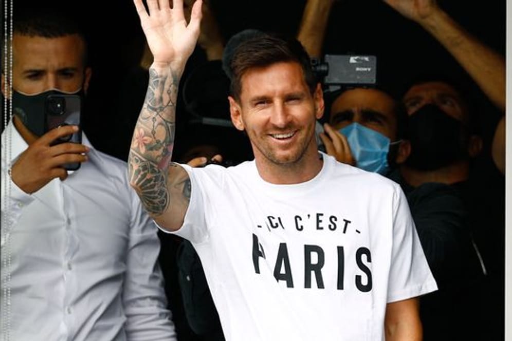 Bonjour Paris: Superstar Lionel Messi nach seiner Ankunft in Frankreichs Hauptstadt.