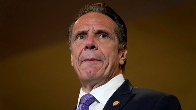 Andrew Cuomo tritt zurück.