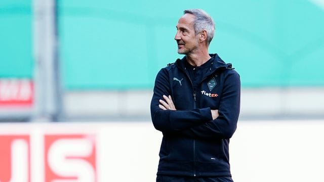 Sorgt sich um den Einsatz von Zwei Schlüsselspielern: Gladbachs Trainer Adi Hütter. Sorgt sich um den Einsatz von Zwei Schlüsselspielern: Gladbachs Trainer Adi Hütter.
