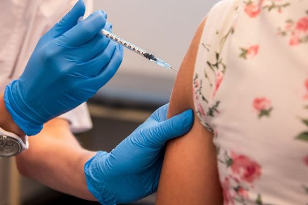 Mittlerweiule haben 22,5 Prozent der 12- bis 17-Jährigen eine erste Impfung erhalten.
