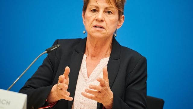 Berlins Sozialsenatorin Elke Breitenbach (Linke) wandte sich gegen den Begriff des "Ehrenmords" und wollte lieber von "Femizid" sprechen.