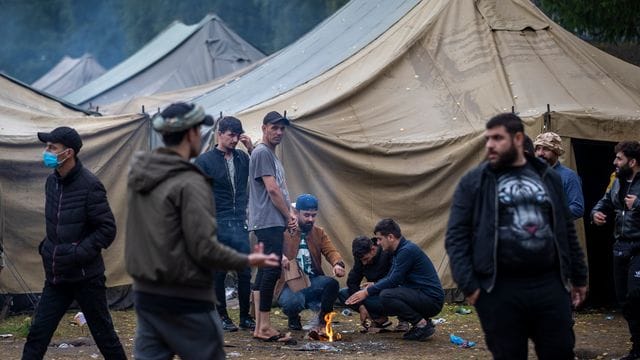 Neu errichtetes Flüchtlingslager im litauisch-belarussischen Grenzgebiet. Neu errichtetes Flüchtlingslager im litauisch-belarussischen Grenzgebiet.